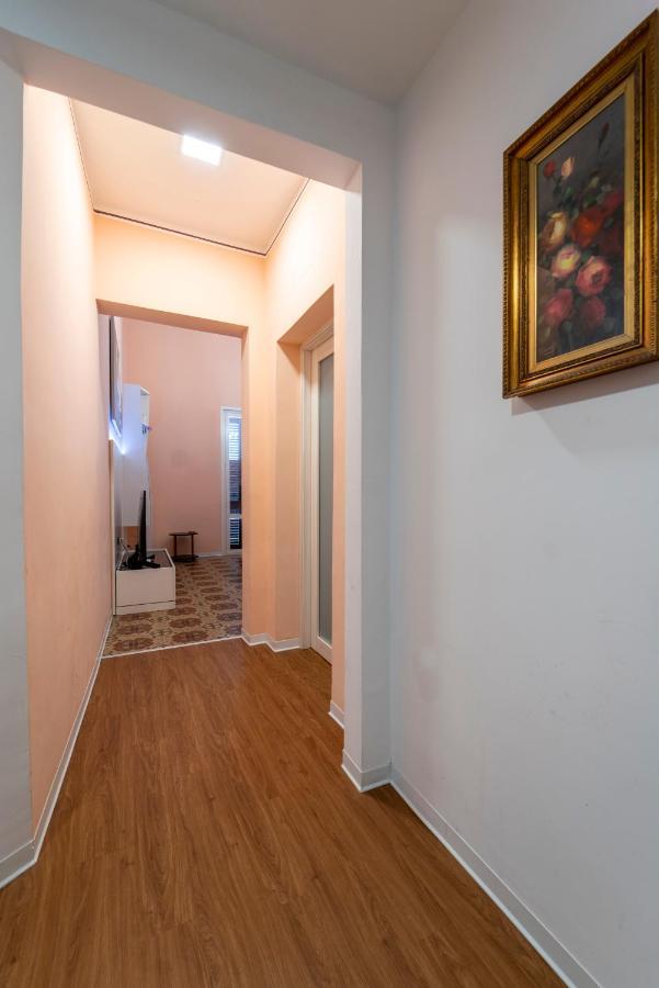 Apartment Sweet Breeze *